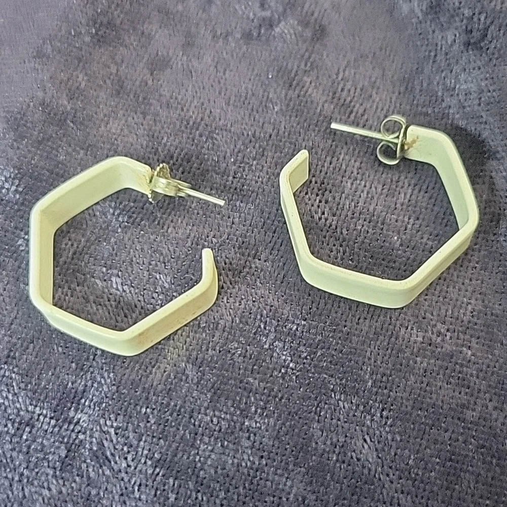Lot Of 8 Pair Of Vintage Pierced Earrings, Metal, Enamel, Plastic